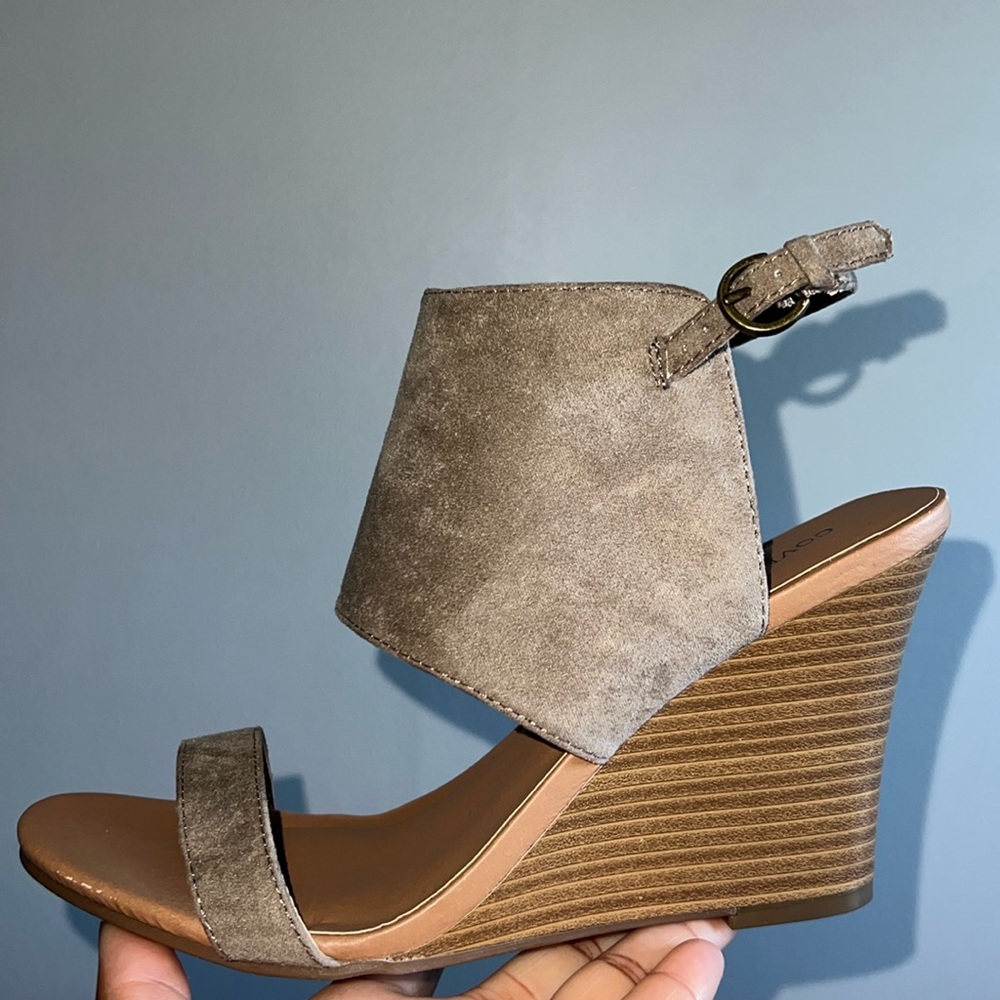 Open Toe Wedge Sandel; Color: Taupe; Size 8, Medium Width